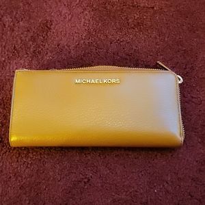 Micheal Kors Wristlet
